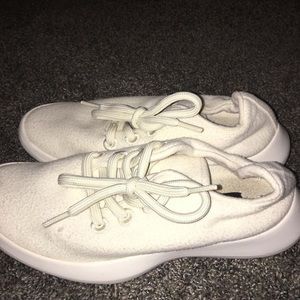 Cream Steve Madden sneakers size 6.5